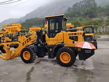 恭喜羅總喜提新車，山宇裝載機(jī)940走起，山宇重工，助您成功！